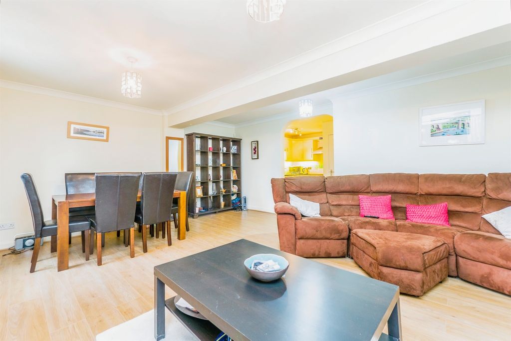 2 bed flat for saleConway Road, Cardiff CF11 photo 2