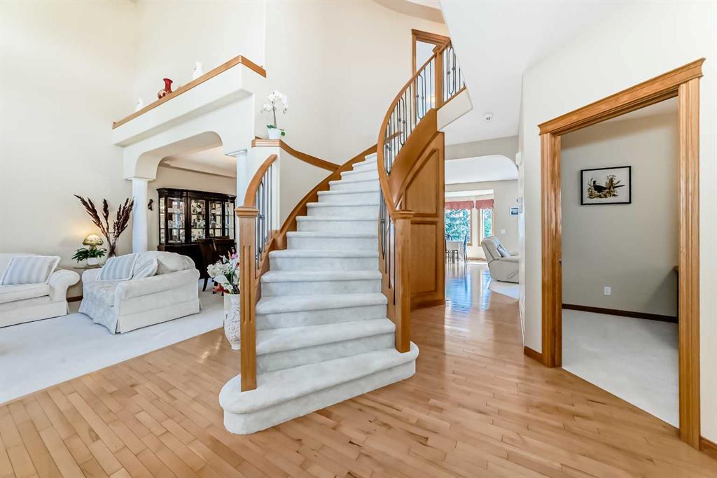 Additional image 6 of 40 Royal Highland Court NW, Calgary, AB, T3G4Y2
