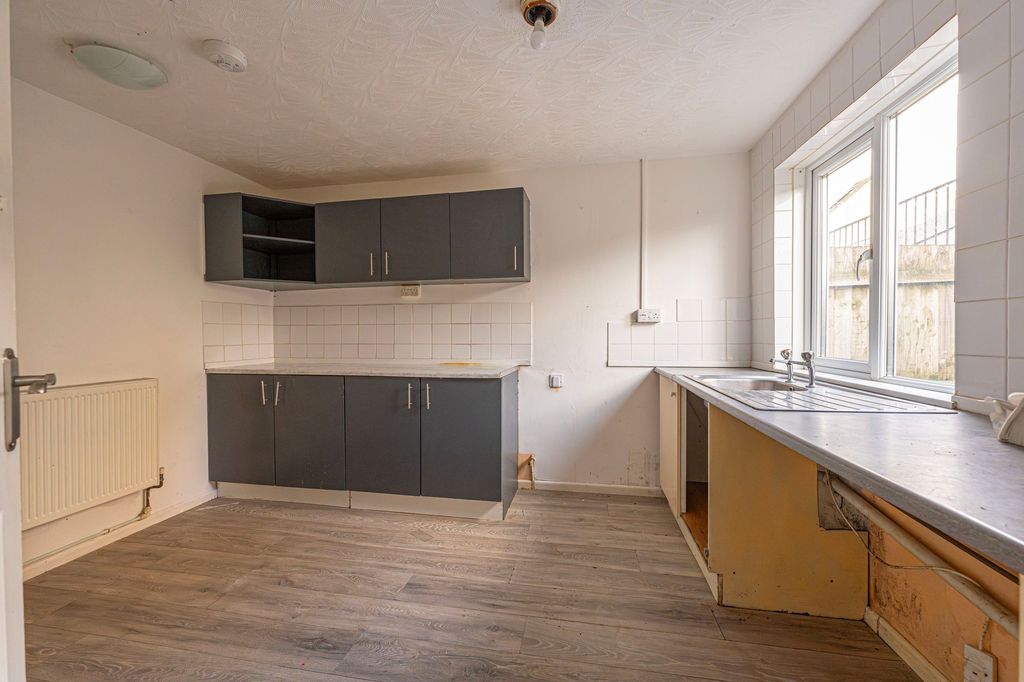 3 bed terraced house for salePrice Close, Trevethin NP4 photo 3