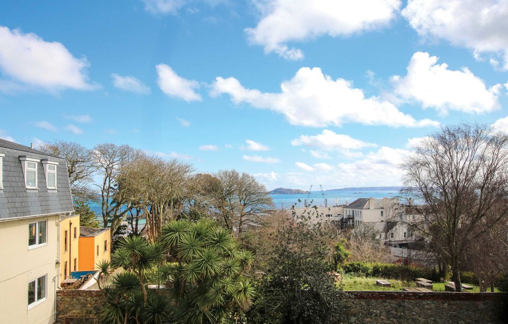 Additional image 2 of 3 bed property for saleRue Des Freres, St Peter Port, Guernsey GY1