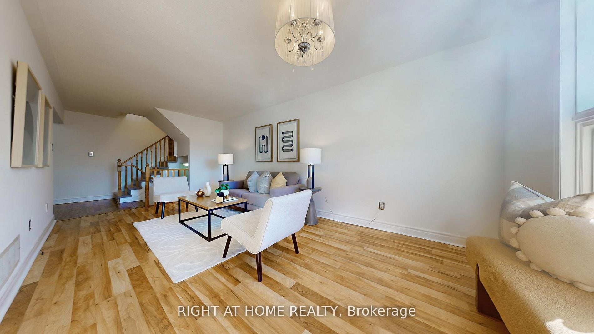 112 Creekwood Crescent, Whitby, ON, L1R 2K4 photo 3