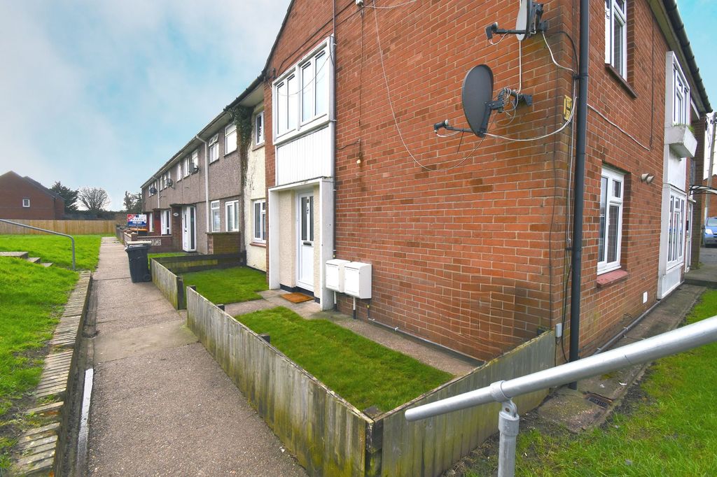 2 bed flat for saleWalton Close, Newport NP19