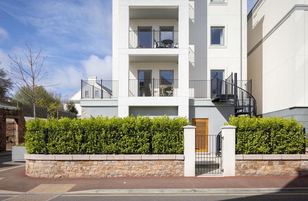 3 bed flat for saleRoseville Street, St. Helier, Jersey JE2