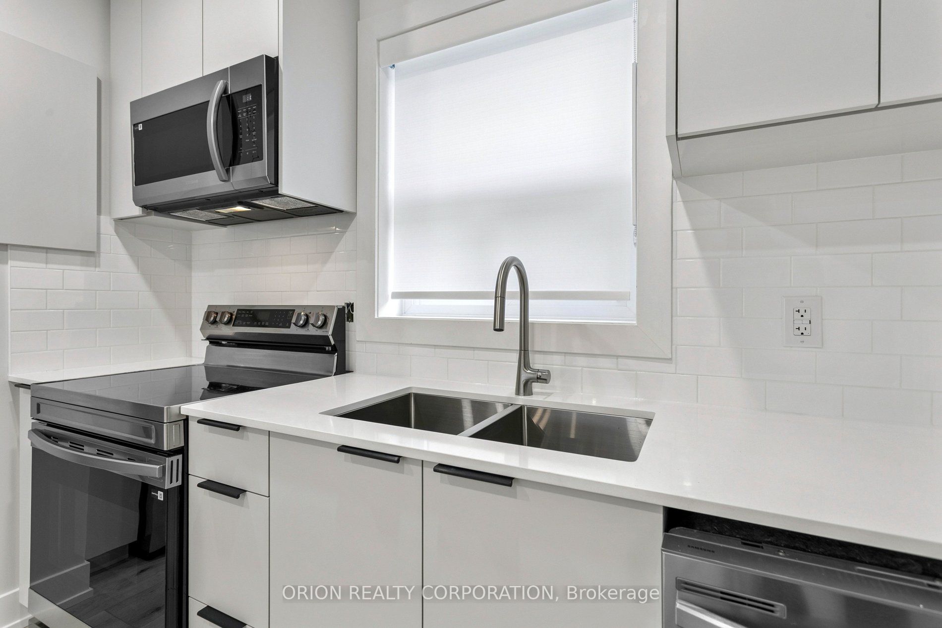 Additional image 6 of 4-35 Third Street, Toronto, ON, M8V 2X7