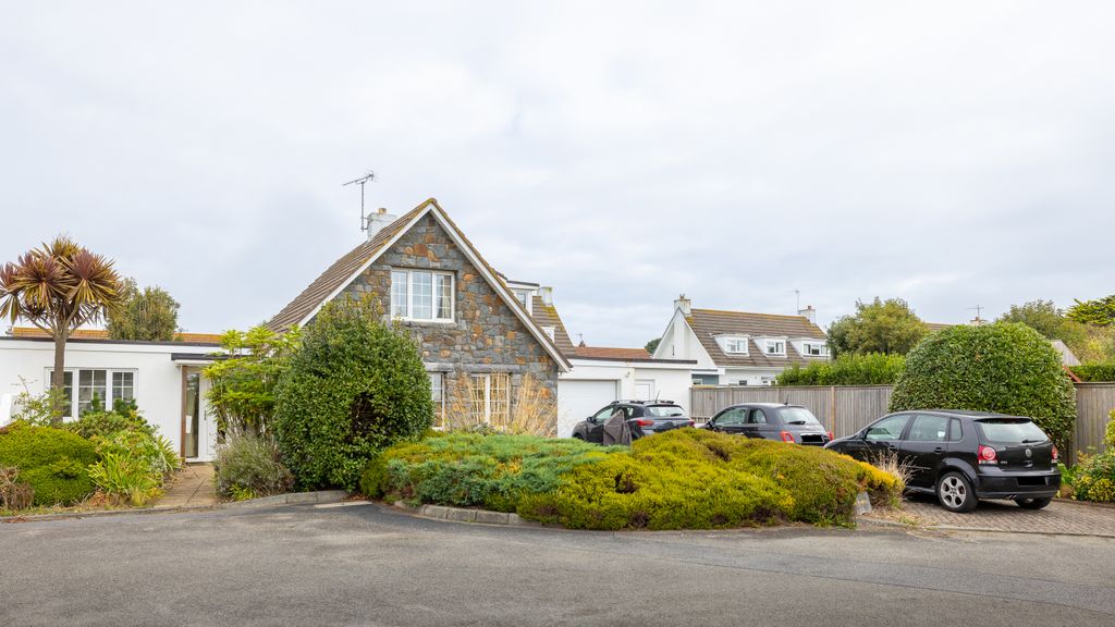 Additional image 7 of 3 bed semi-detached house for saleLe Long Trac, St. Martin, Guernsey GY4