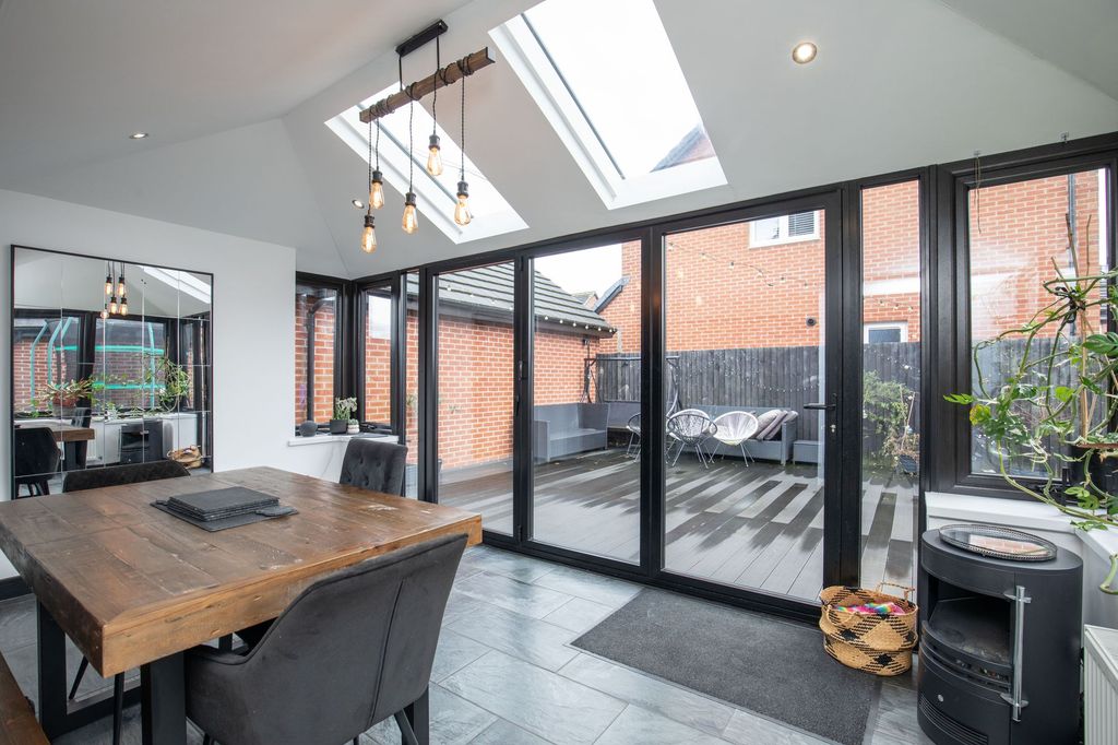 Additional image 8 of 5 bed detached house for saleFoil Close, Rogerstone, Newport NP10