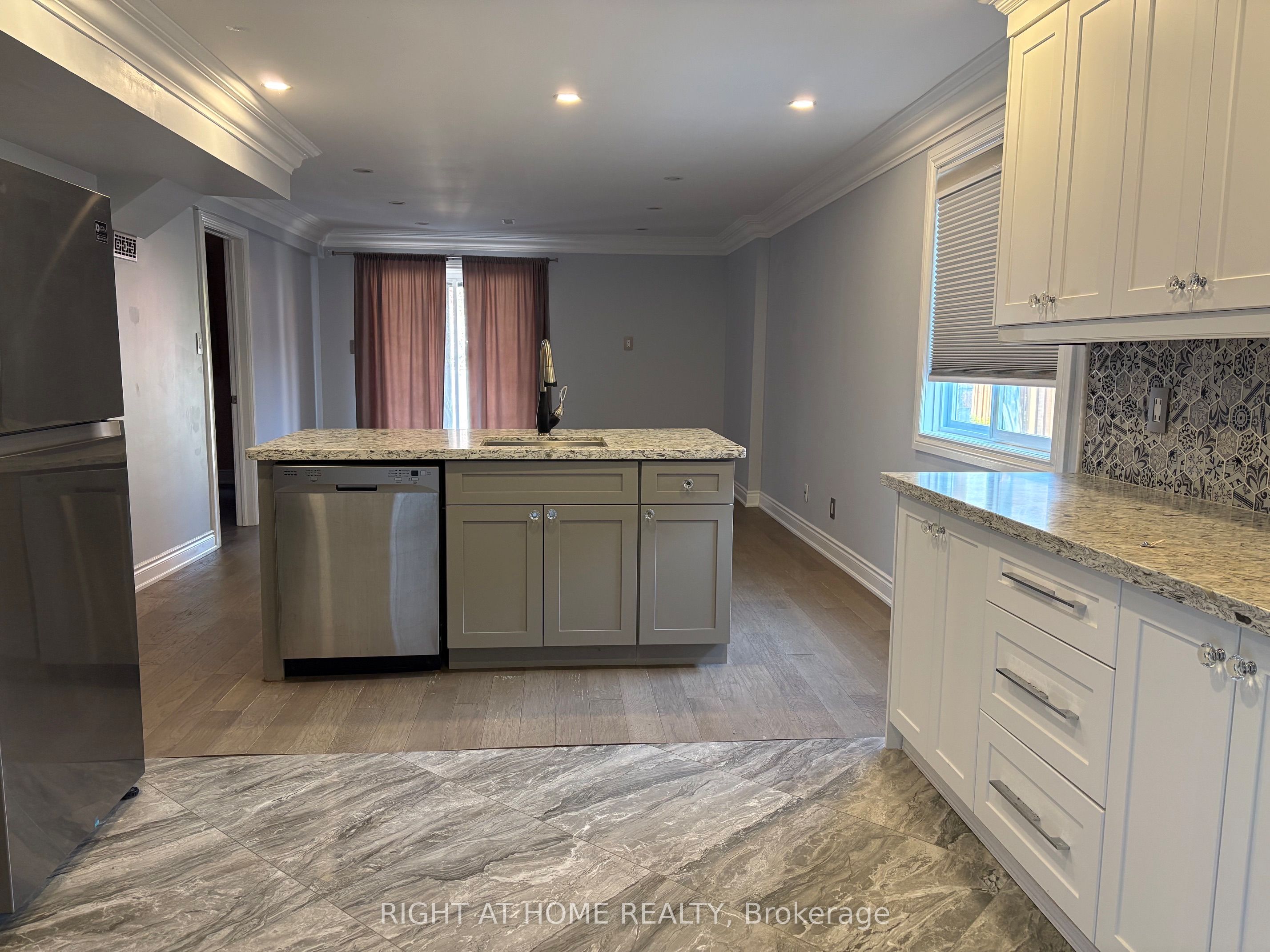 Additional image 6 of Main-571 Roselaire Trail, Mississauga, ON, L5R 2Z9
