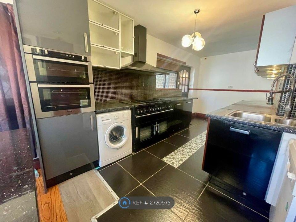 Additional image 3 of 6 bed detached house to rentLuxury Living And Fully Furnished, Huddersfield HD2