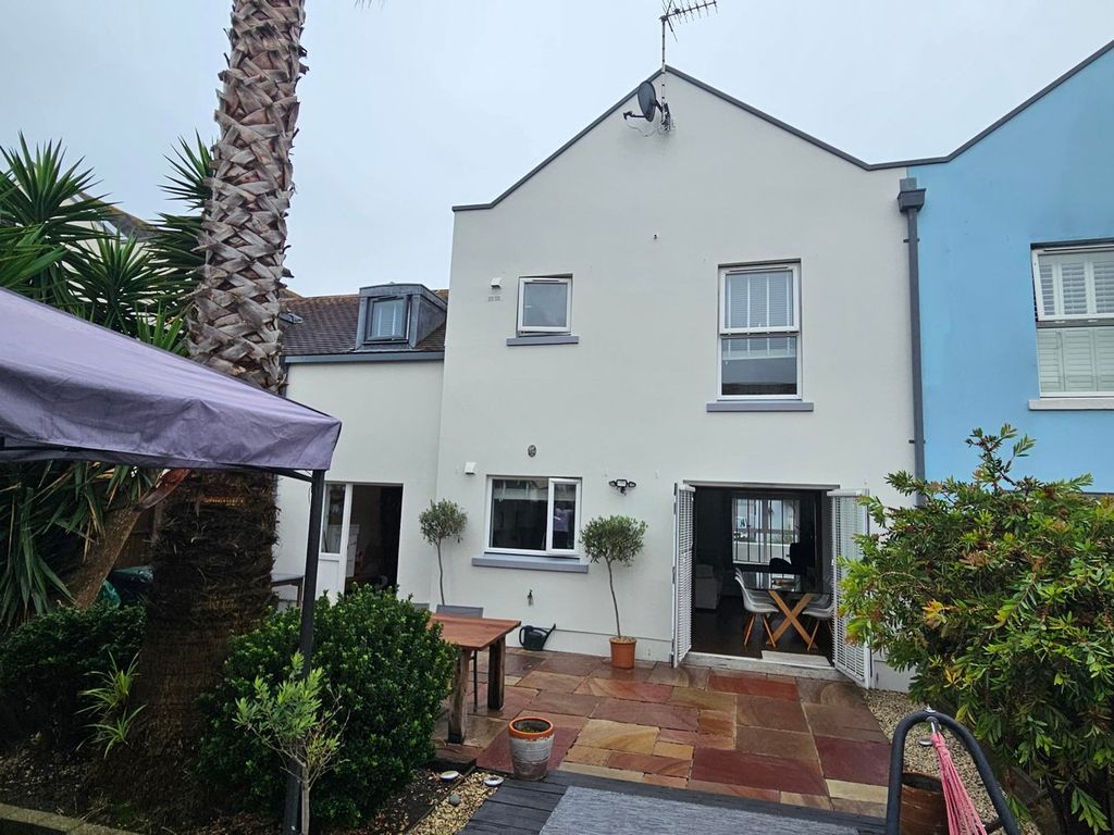 4 bed semi-detached house for saleLe Squez Road, St Clement JE2