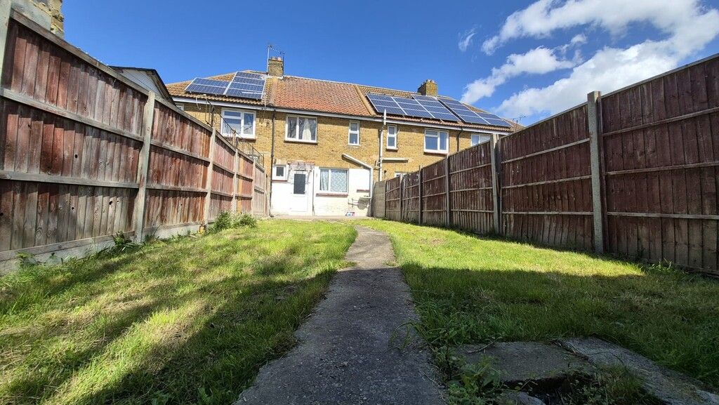 3 bed terraced house to rentAsh Road, Gravesend DA12