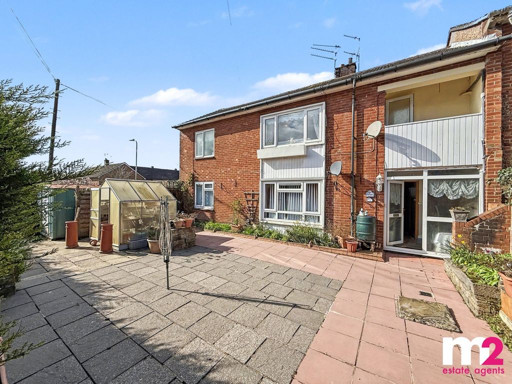 2 bed flat for saleHowe Circle, Newport NP19
