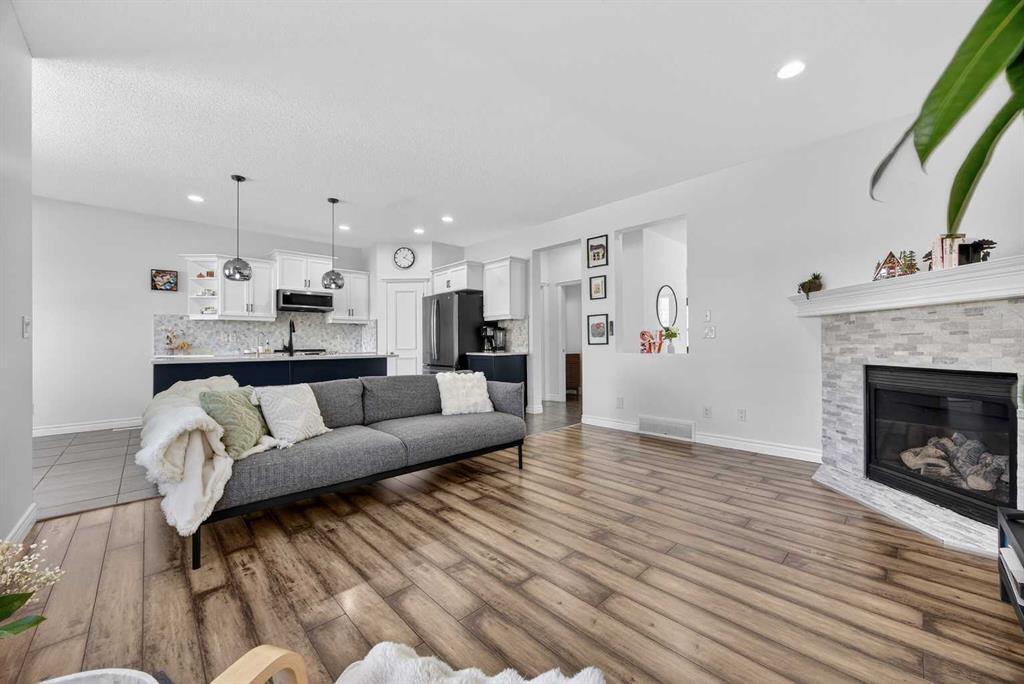 Additional image 4 of 340 Prestwick Terrace SE, Calgary, AB, T2Z 0H4