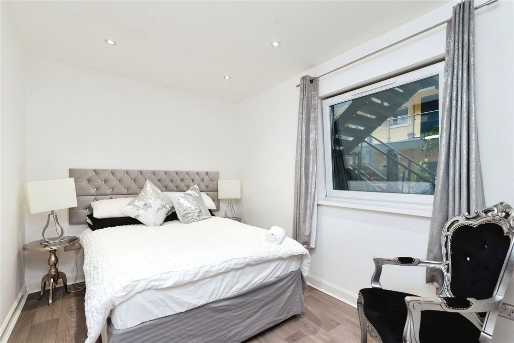 Additional image 5 of 2 bed flat for saleOcean Buildings, Bute Crescent, Cardiff CF10