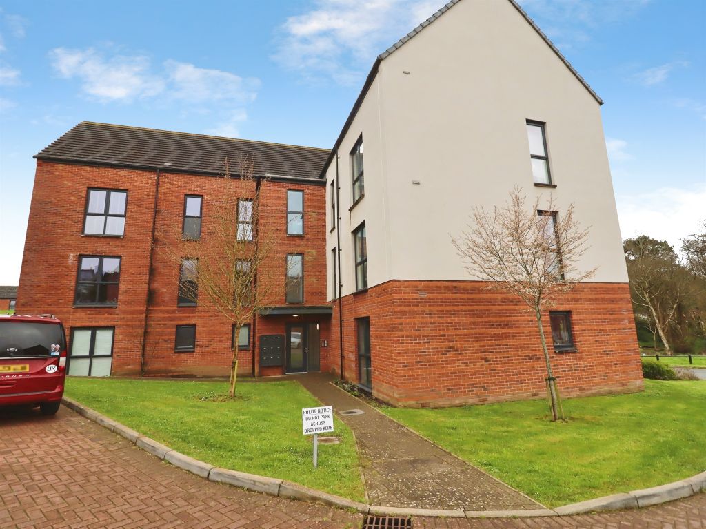 2 bed flat for saleBraunton Crescent, Llanrumney, Cardiff CF3 photo 3