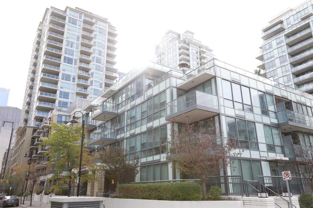 304-51 Waterfront Mews SW, Calgary, AB, T2P0X3