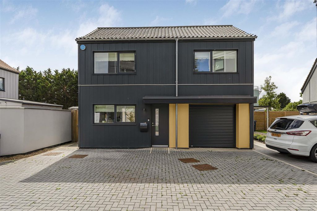 2 bed detached house for saleFairfield End, Cambridge CB5