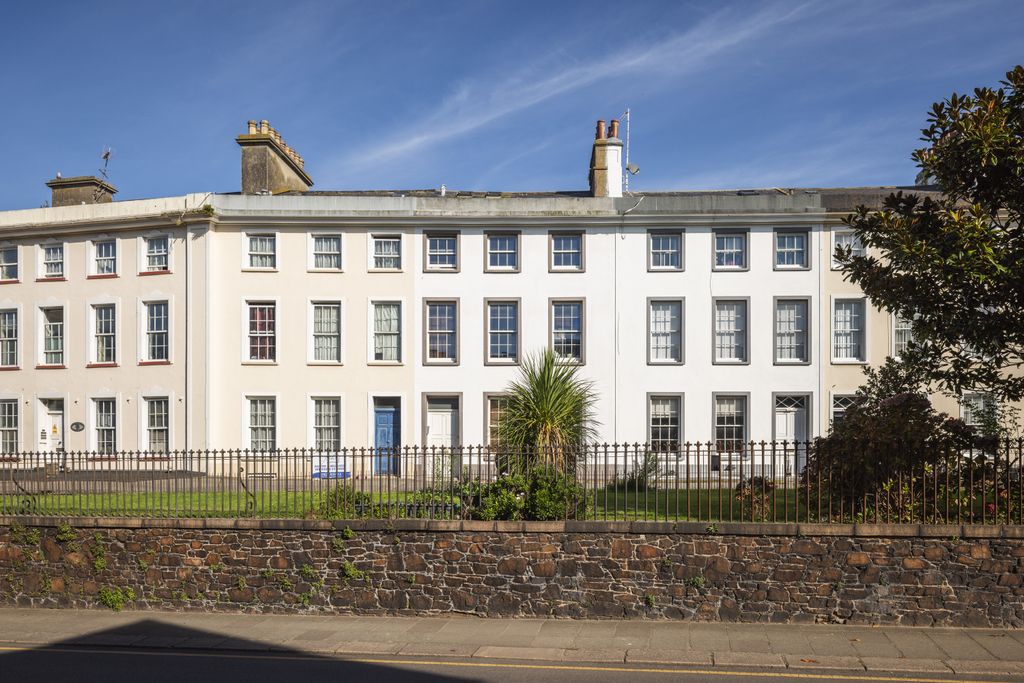 1 bed flat for saleDon Road, St. Helier, Jersey JE2