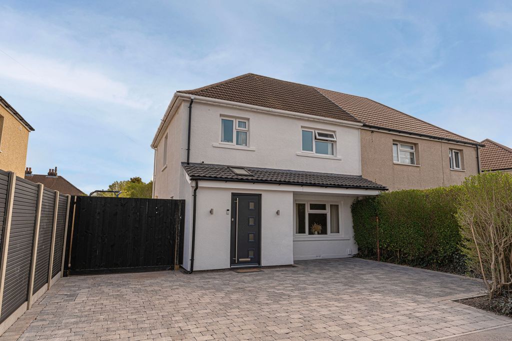 3 bed semi-detached house for saleFields Road, Oakfield NP44