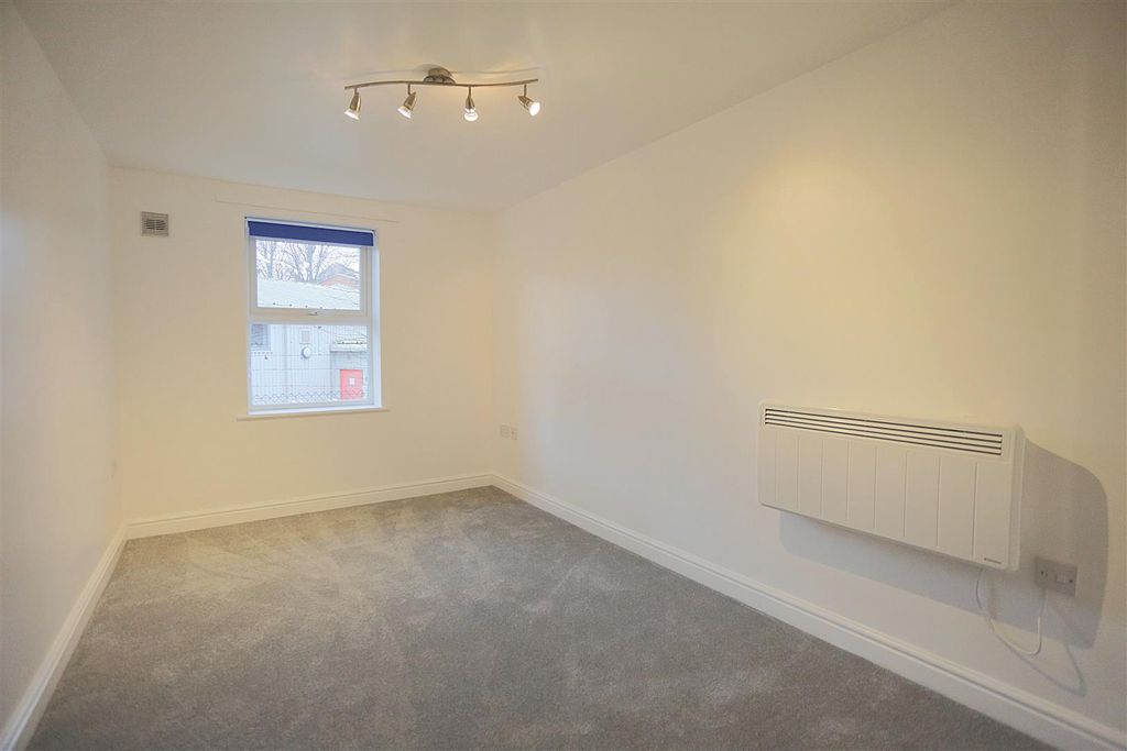 2 bed flat for saleSt Brendans Apartments, St. Andrews Road, Avonmouth BS11 photo 4