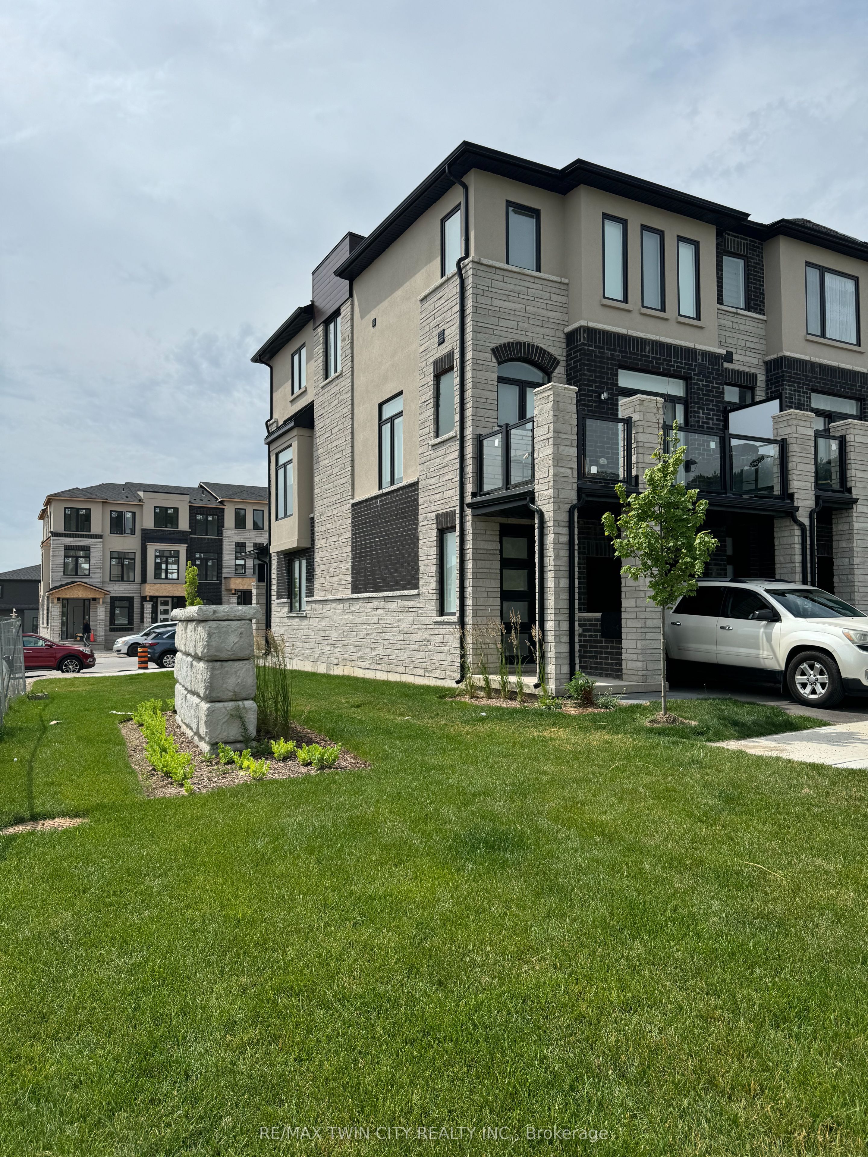 1-290 Equestrian Way, Cambridge, ON, N3E 0E7