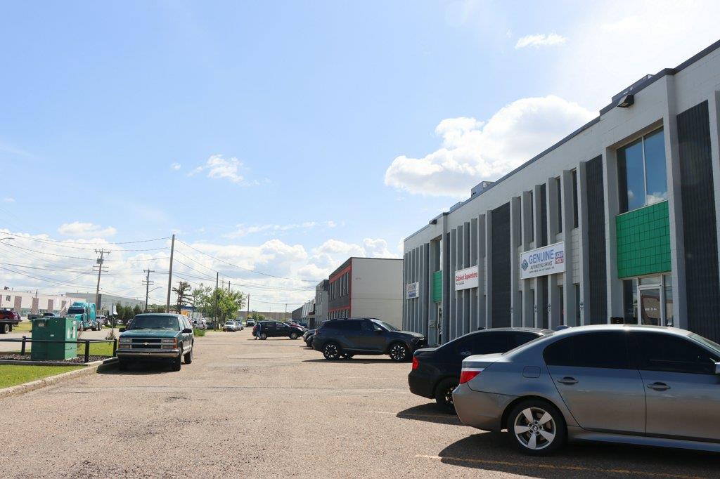 16813 113 Avenue NW, Edmonton, AB, T5M2X2 photo 3