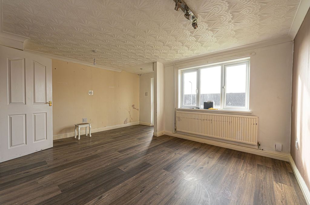 3 bed terraced house for salePrice Close, Trevethin NP4 photo 5