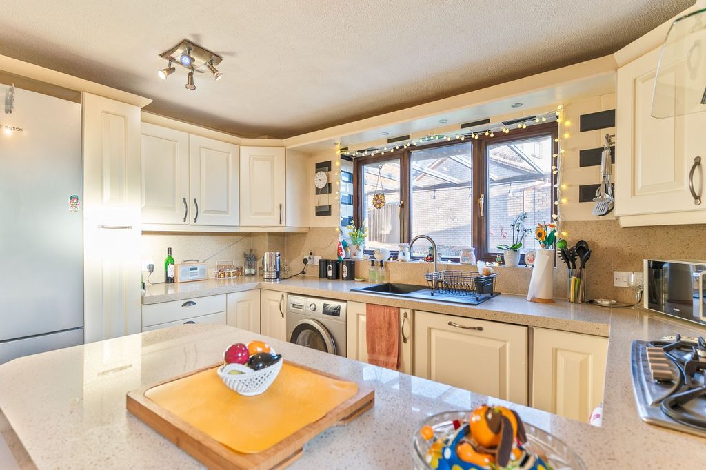 Additional image 5 of 4 bed detached house for saleFenner Brockway Close, Newport NP19