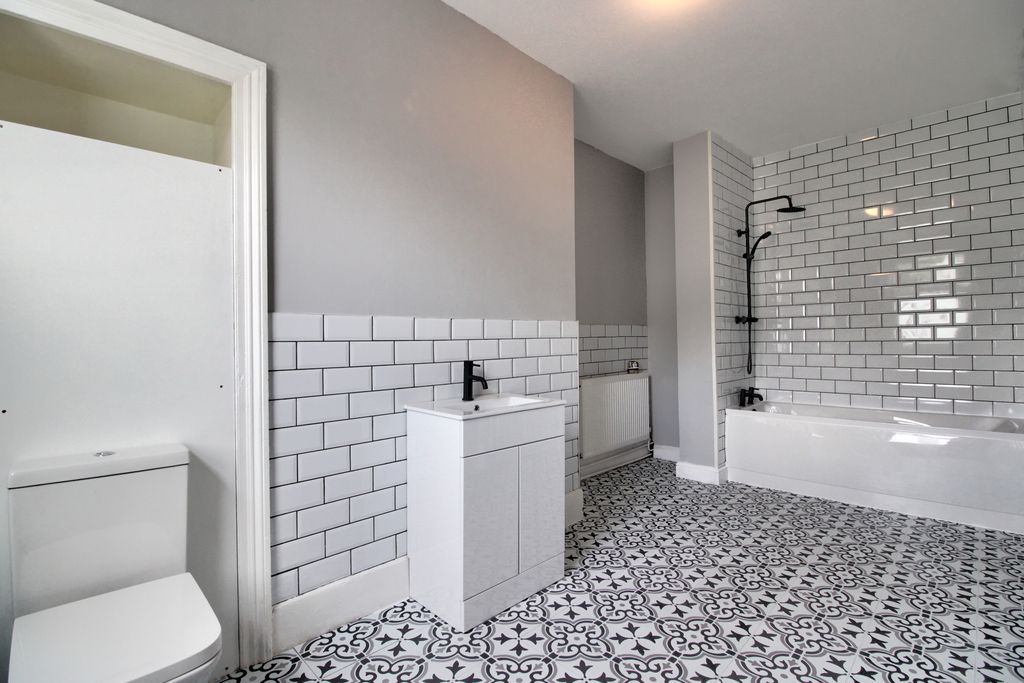 Additional image 17 of 4 bed town house for saleClyffard Crescent, Newport NP20