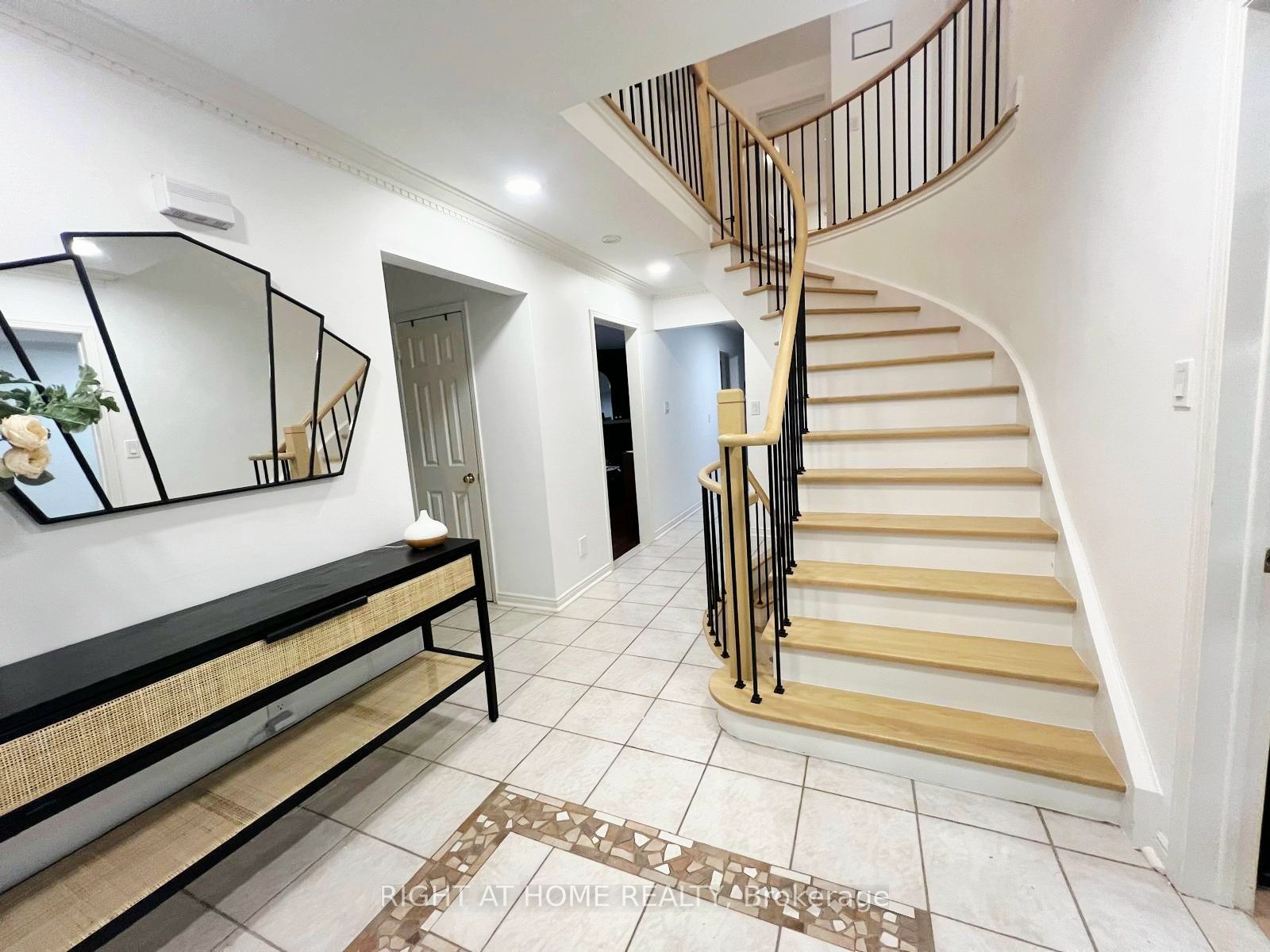 94 Afton Crescent, Vaughan, ON, L6A 1G9 photo 2