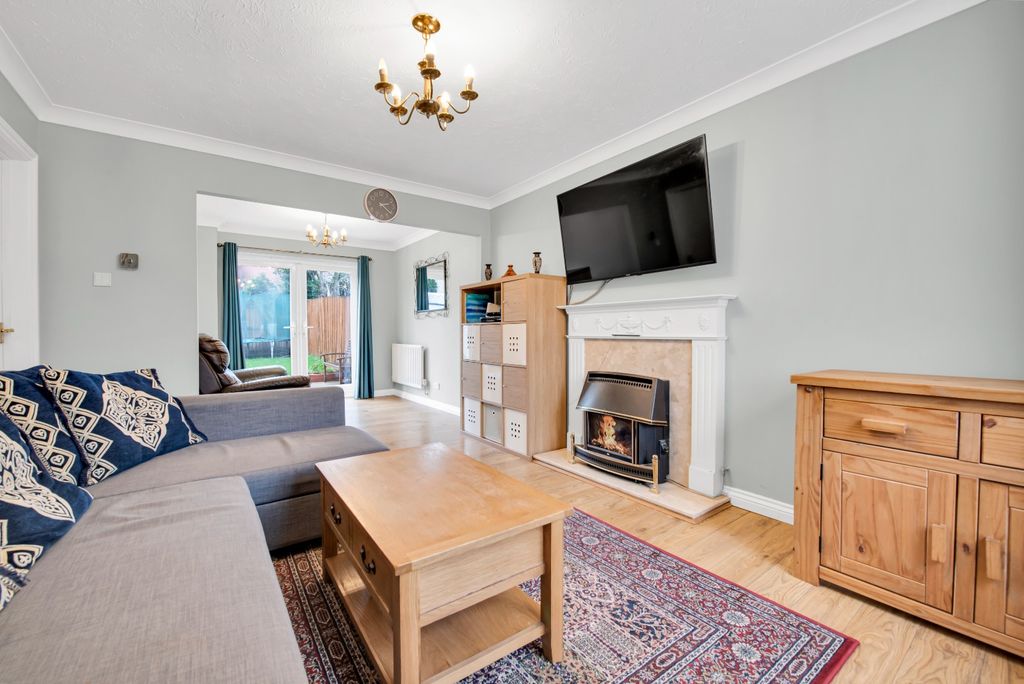 4 bed detached house for saleMitchell Close, St. Mellons, Cardiff, South Glamorgan CF3 photo 3