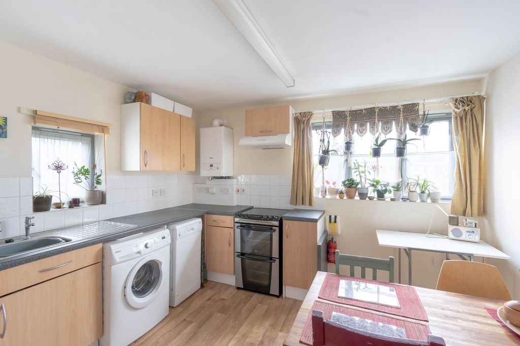 1 bed flat for saleBarnwell Road, Stepneys CB5 photo 5