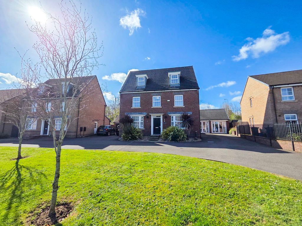 5 bed detached house for saleTy'n-Y-Gollen Court, Old St. Mellons, Cardiff CF3