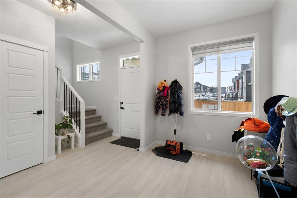 Additional image 5 of 22 Edith Manor NW, Calgary, AB, T3R 1Y7