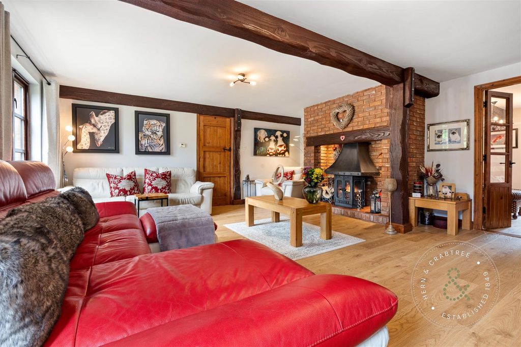 4 bed detached house for saleMill Lane, Castleton, Cardiff CF3 photo 5