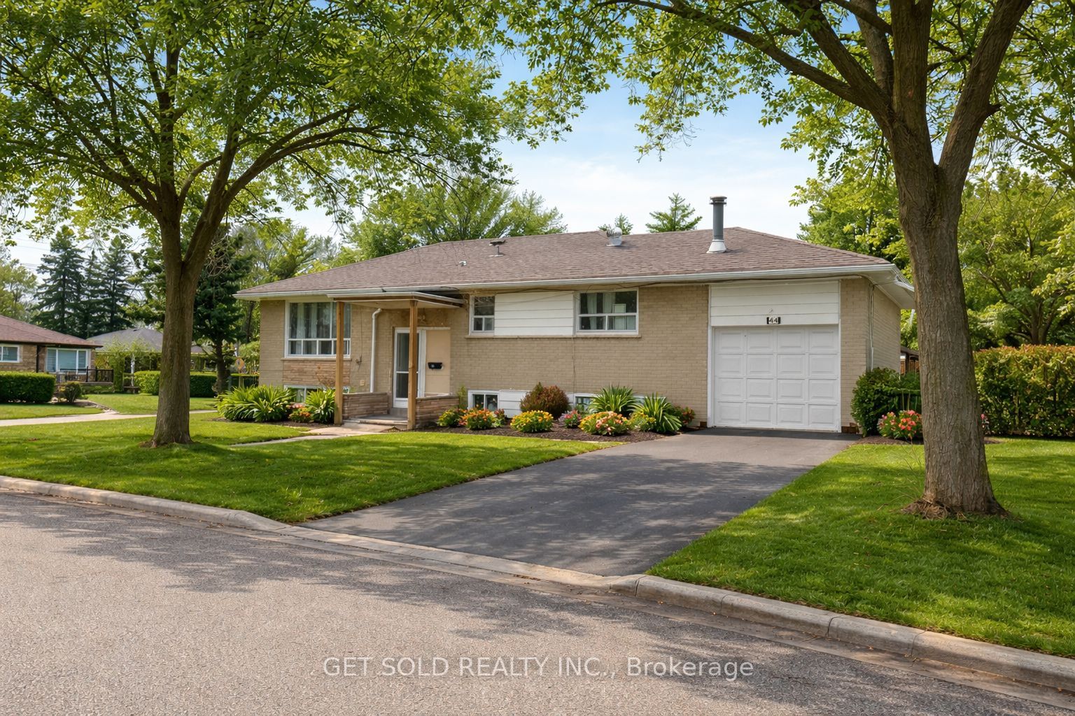 44 Dashwood Crescent, Toronto, ON, M9V 2N8