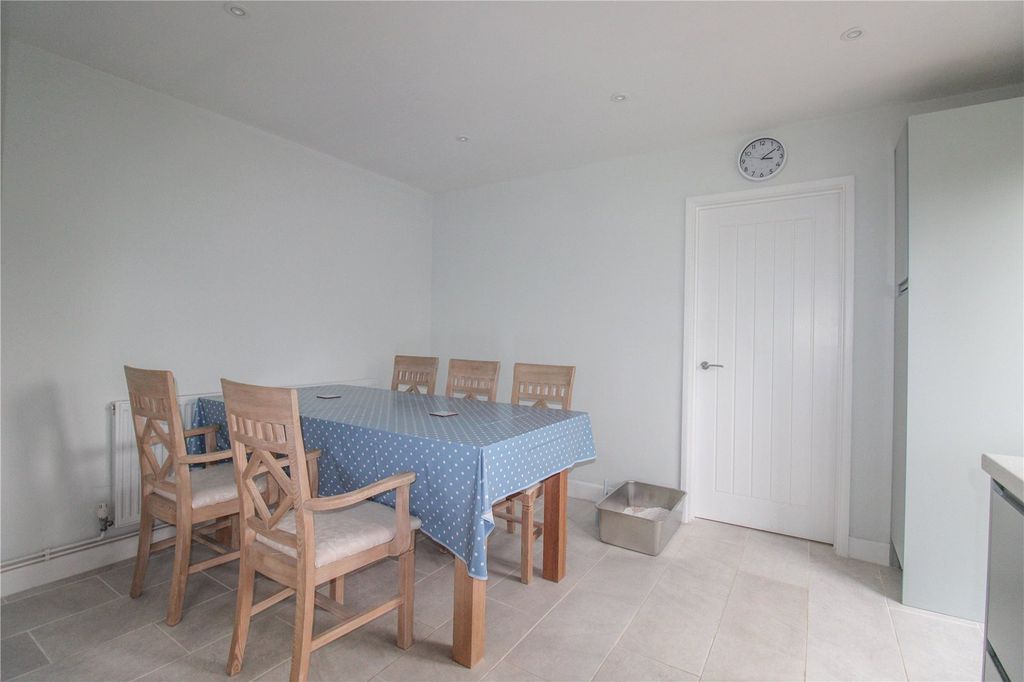 4 bed maisonette for saleRagleth Grove, Trowrbridge BA14 photo 5