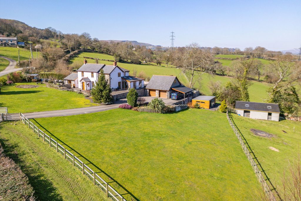 6 bed detached house for saleSunnybank, Govilon NP7