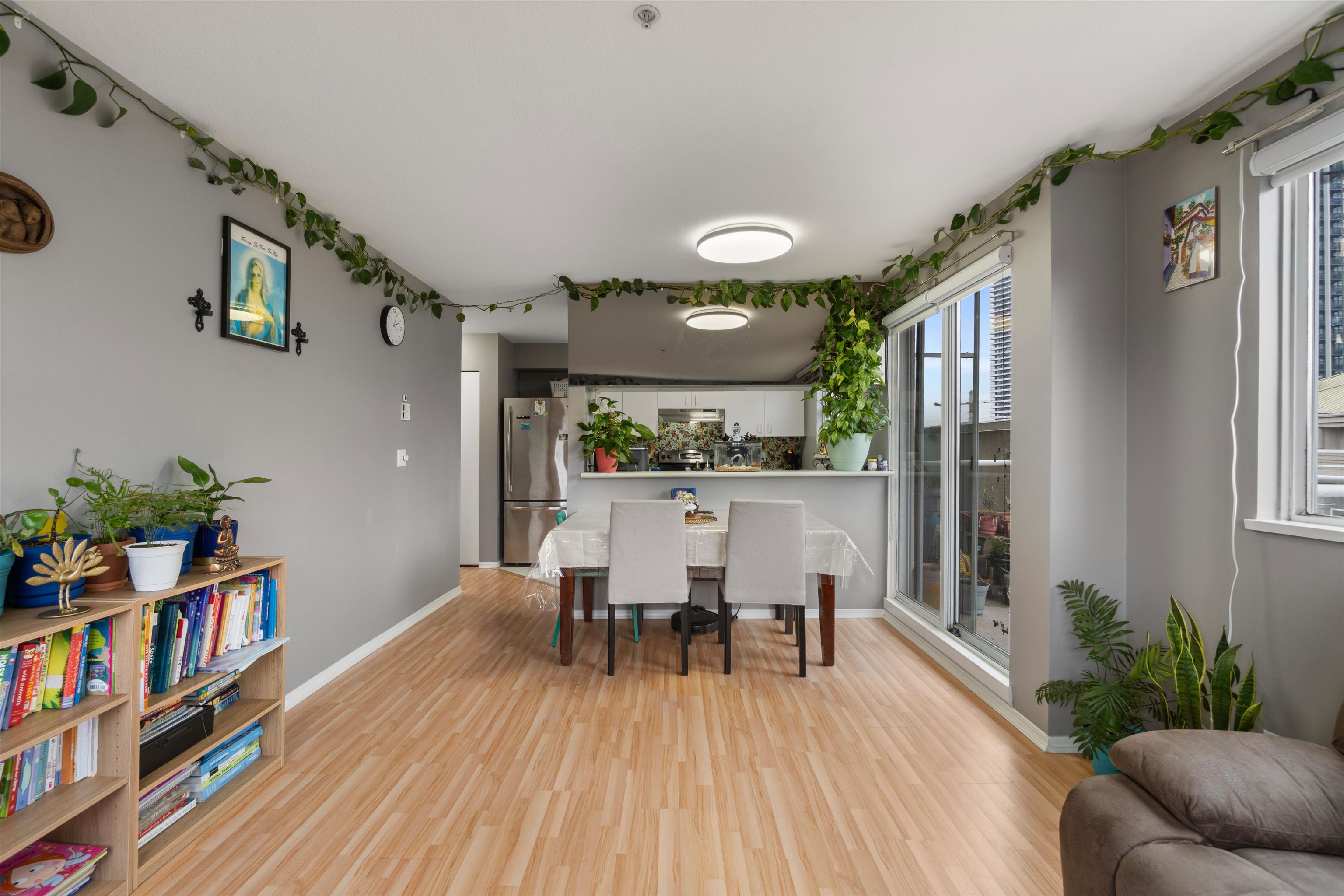 Additional image 6 of 401-10533 University Drive, Surrey, BC, V3T 5T7
