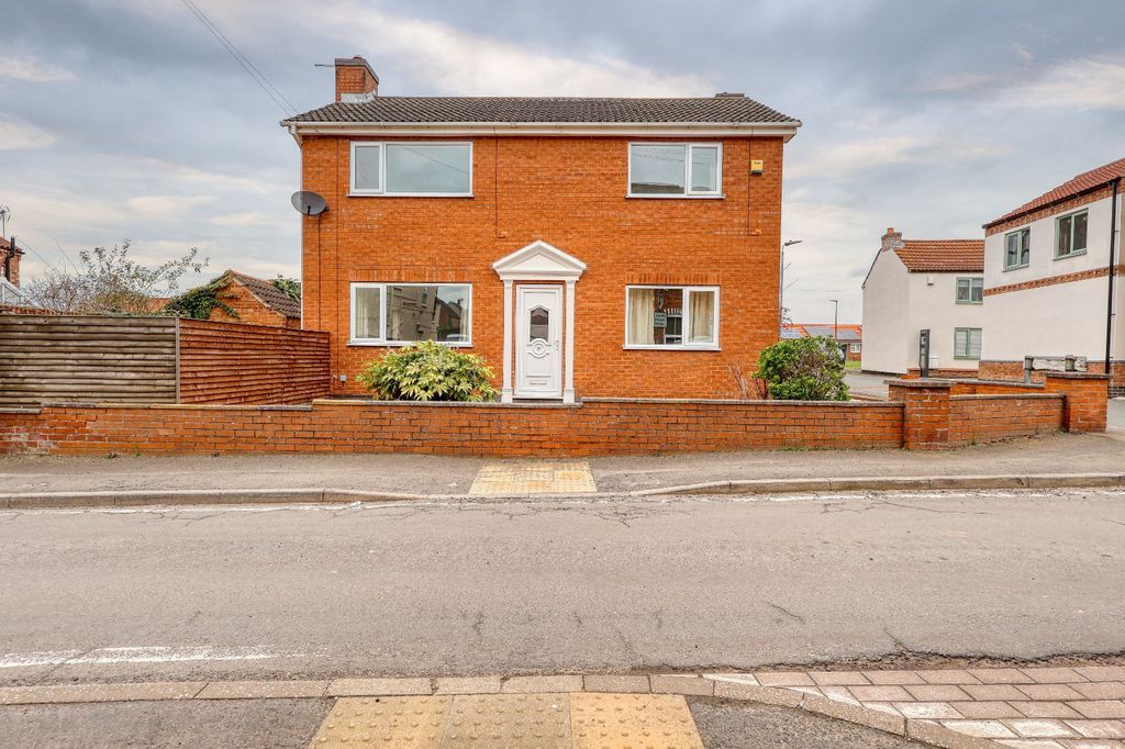 3 bed detached house for saleCross Street, Crowle DN17
