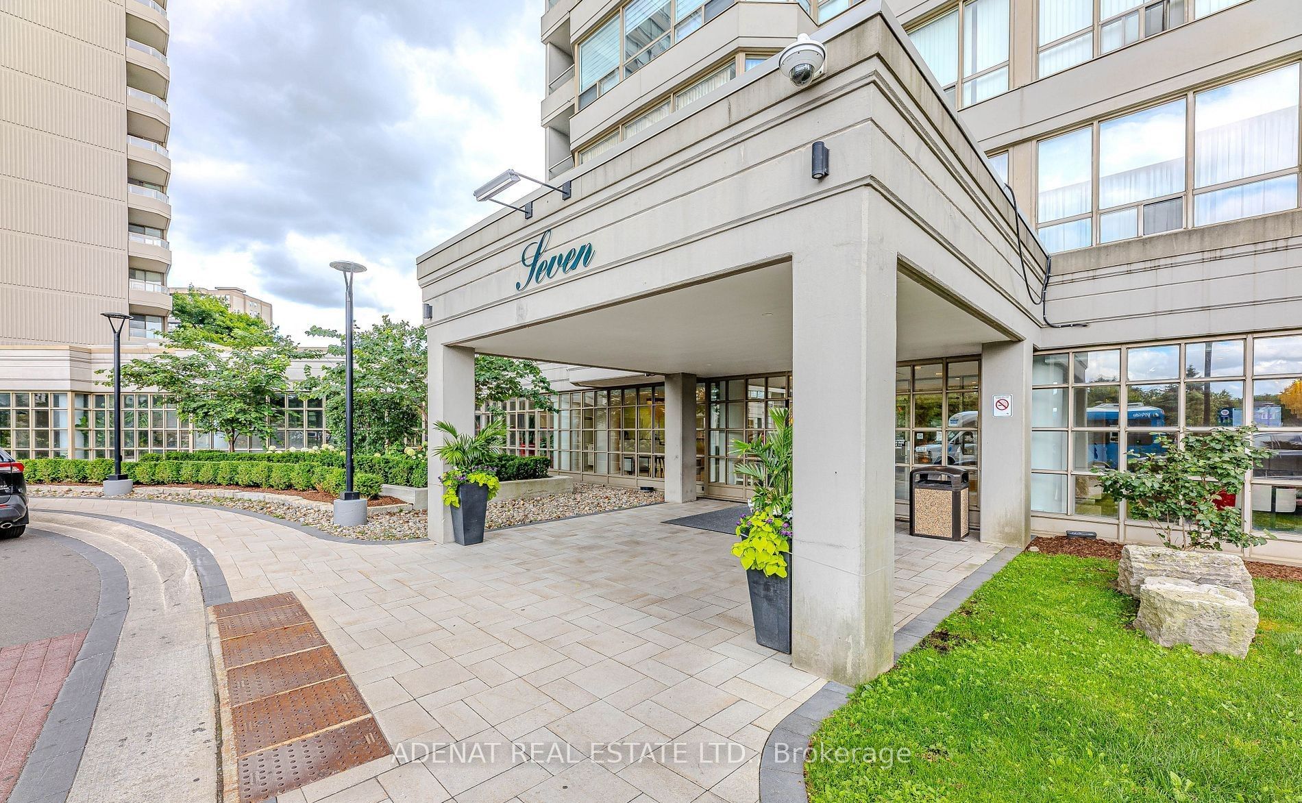 1810-7 Townsgate Drive, Vaughan, ON, L4J 7Z2