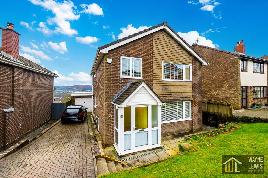4 bed detached house for salePembroke Court, Caerphilly CF83