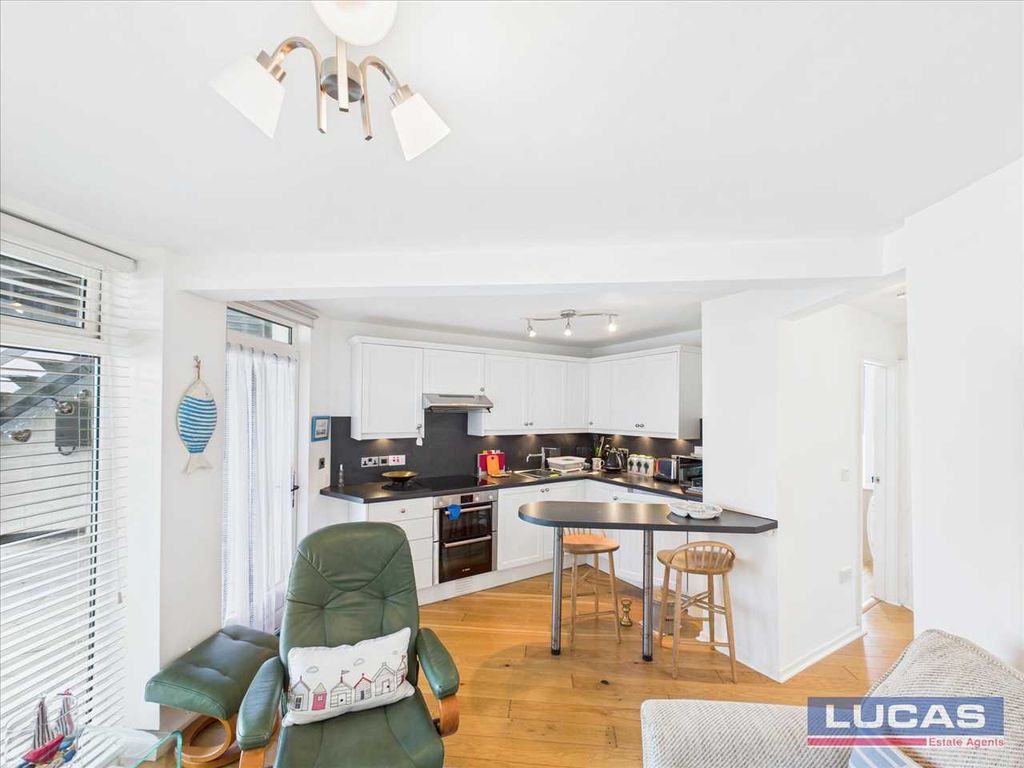 2 bed flat for saleCapel Lodge, Ravenspoint Road, Trearddur Bay LL65 photo 3