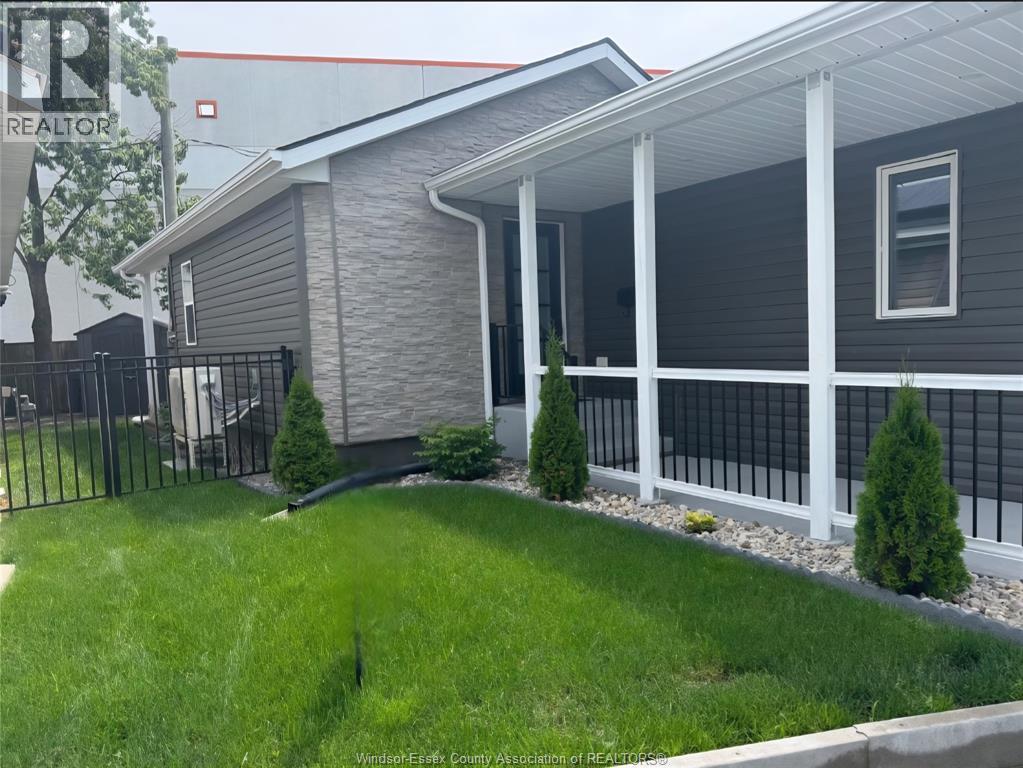 20 Bonita , Windsor, ON, N8W2B5