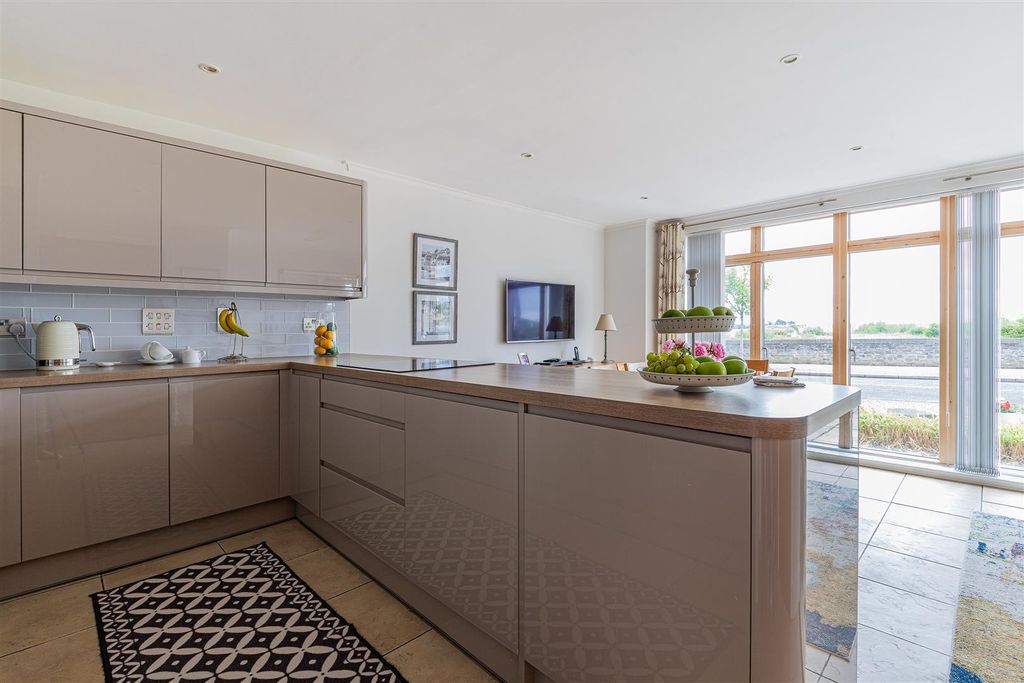 Additional image 7 of 4 bed property for saleWindsor Esplanade, Cardiff CF10