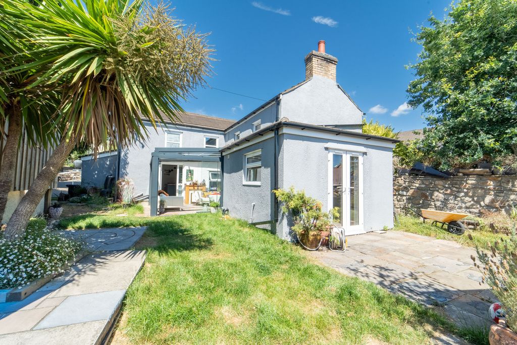 5 bed detached house for saleSt. Johns Crescent, Newport NP10