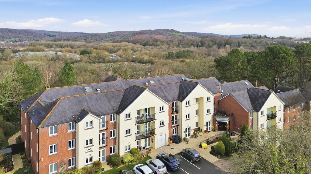 1 bed flat for saleCwrt Brynteg, Station Road, Radyr CF15