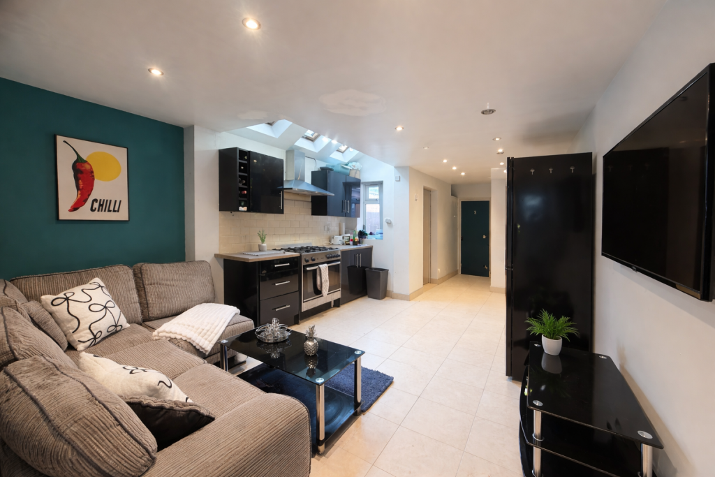 Additional image 3 of Warwards Lane - 5 bed, Selly Oak, West Midlands, B29