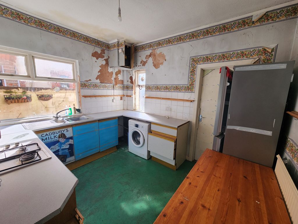 Additional image 5 of 2 bed flat for saleConnaught Road, Cardiff CF24