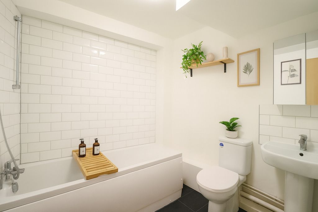 Additional image 4 of 2 bed flat for saleTudor Street, Cardiff CF11