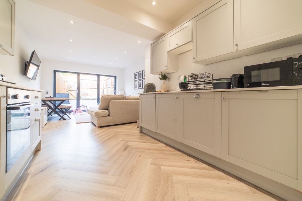 Additional image 10 of 2 bed flat for saleLlantrisant Street, Cathays CF24